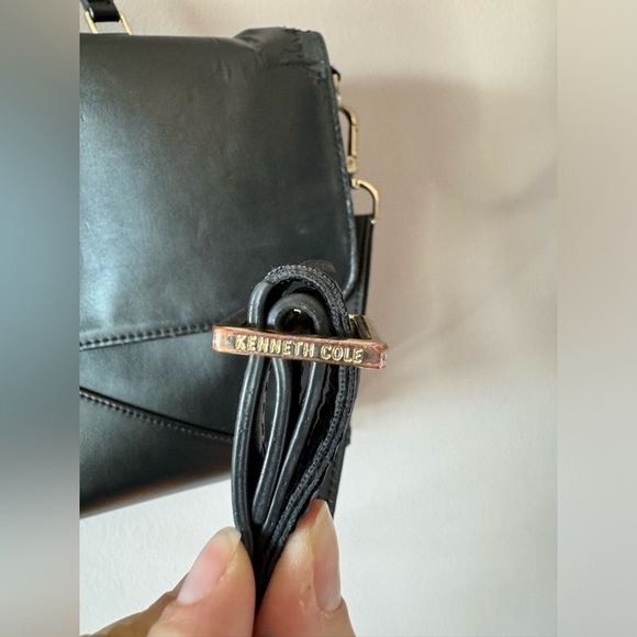 KENNETH COLE Leather Laptop Crossbody Briefcase w/Flap, Unisex (Fixer-Upper) - Picture 4 of 15